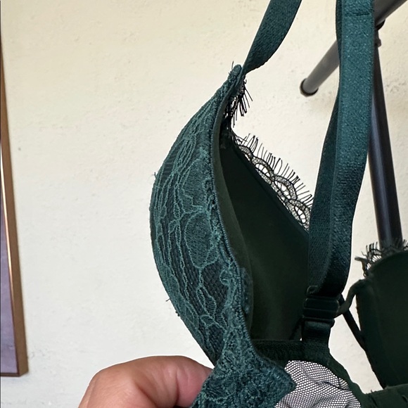 Victoria Secret Emerald Green Lace Bra Size 34B bombshell - Picture 7 of 7
